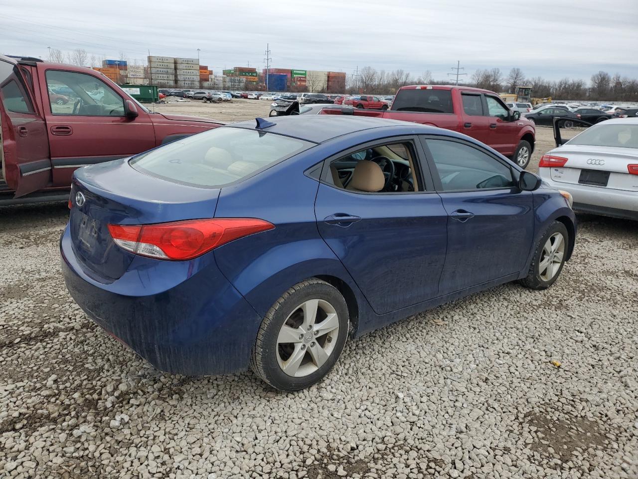 2013 Hyundai Elantra - Image 3