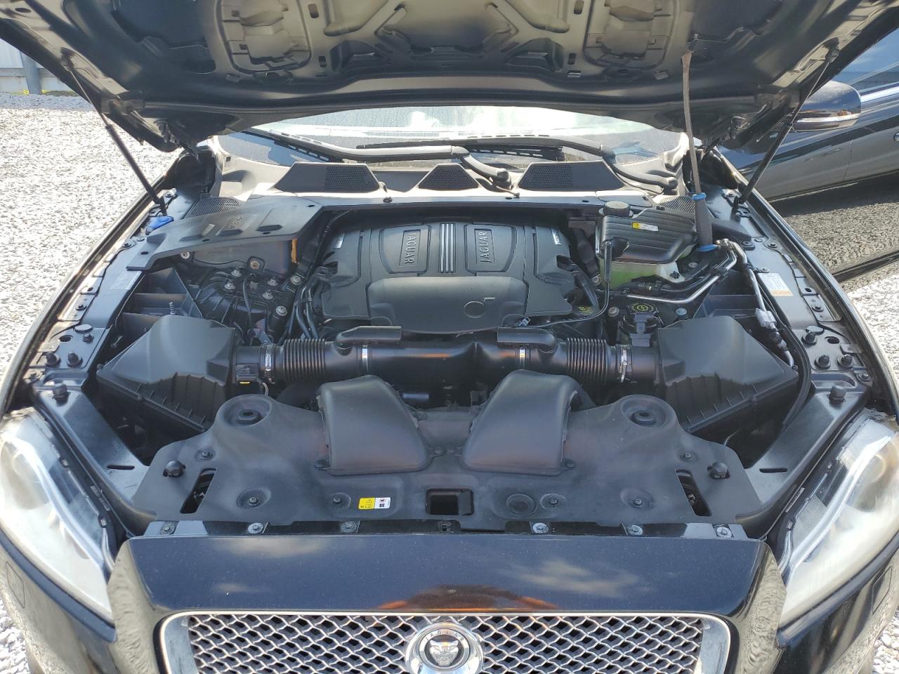 2013 Jaguar XJ - Image 11
