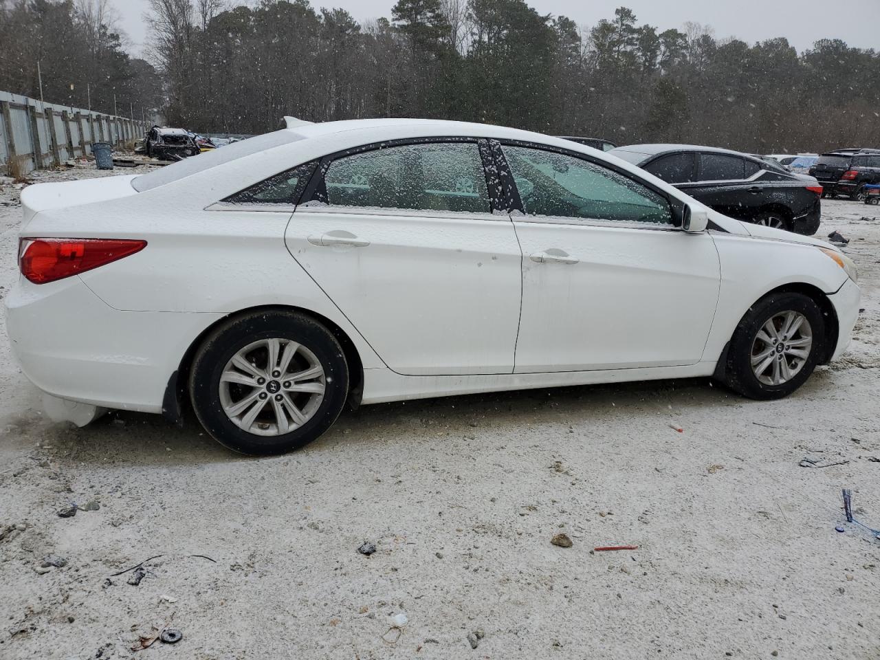 2013 Hyundai Sonata - Image 3