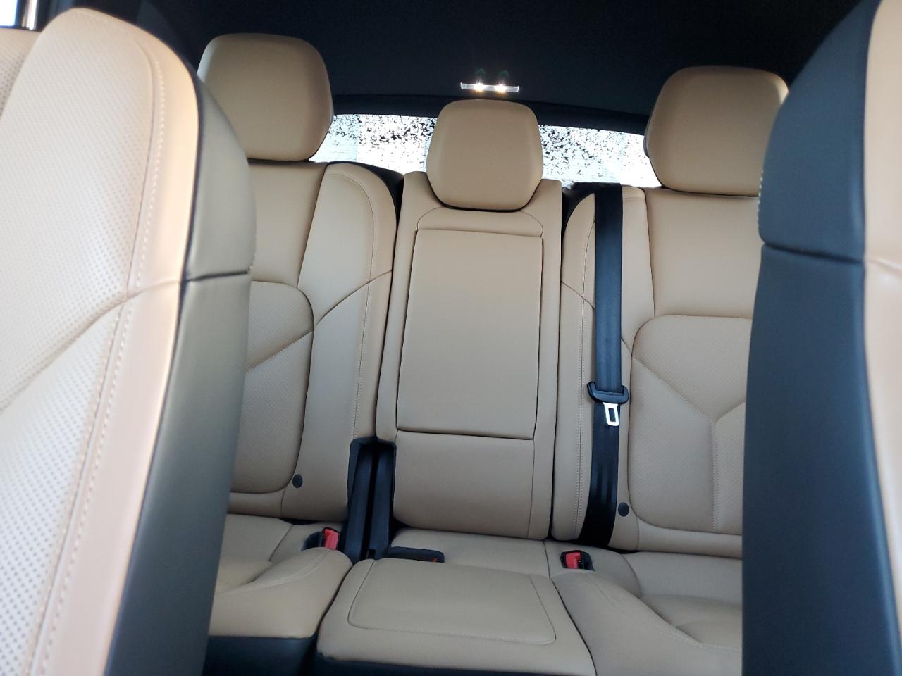 2016 Porsche Cayenne - Image 10