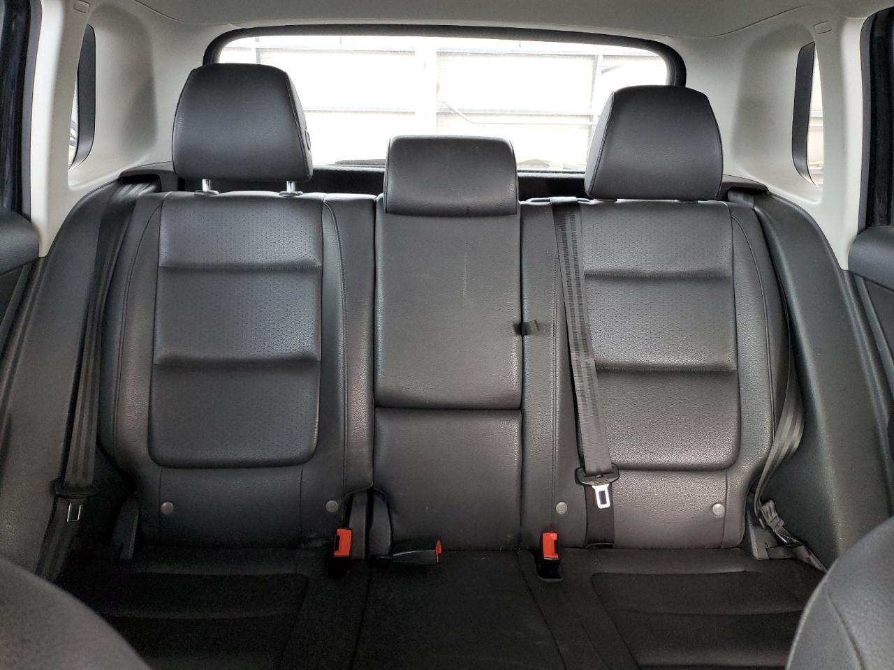 2016 Volkswagen Tiguan - Image 10