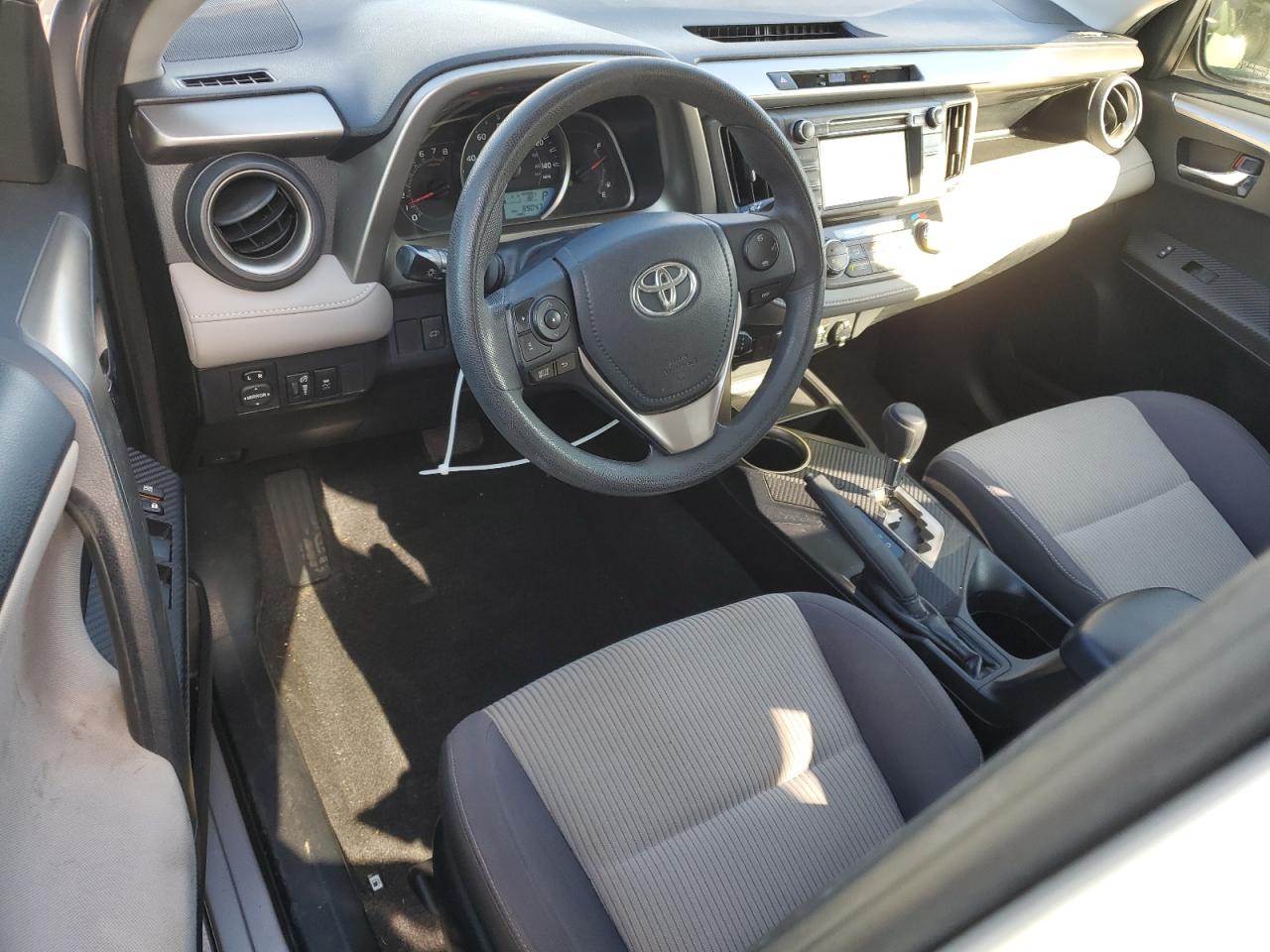 2015 Toyota RAV 4 - Image 8