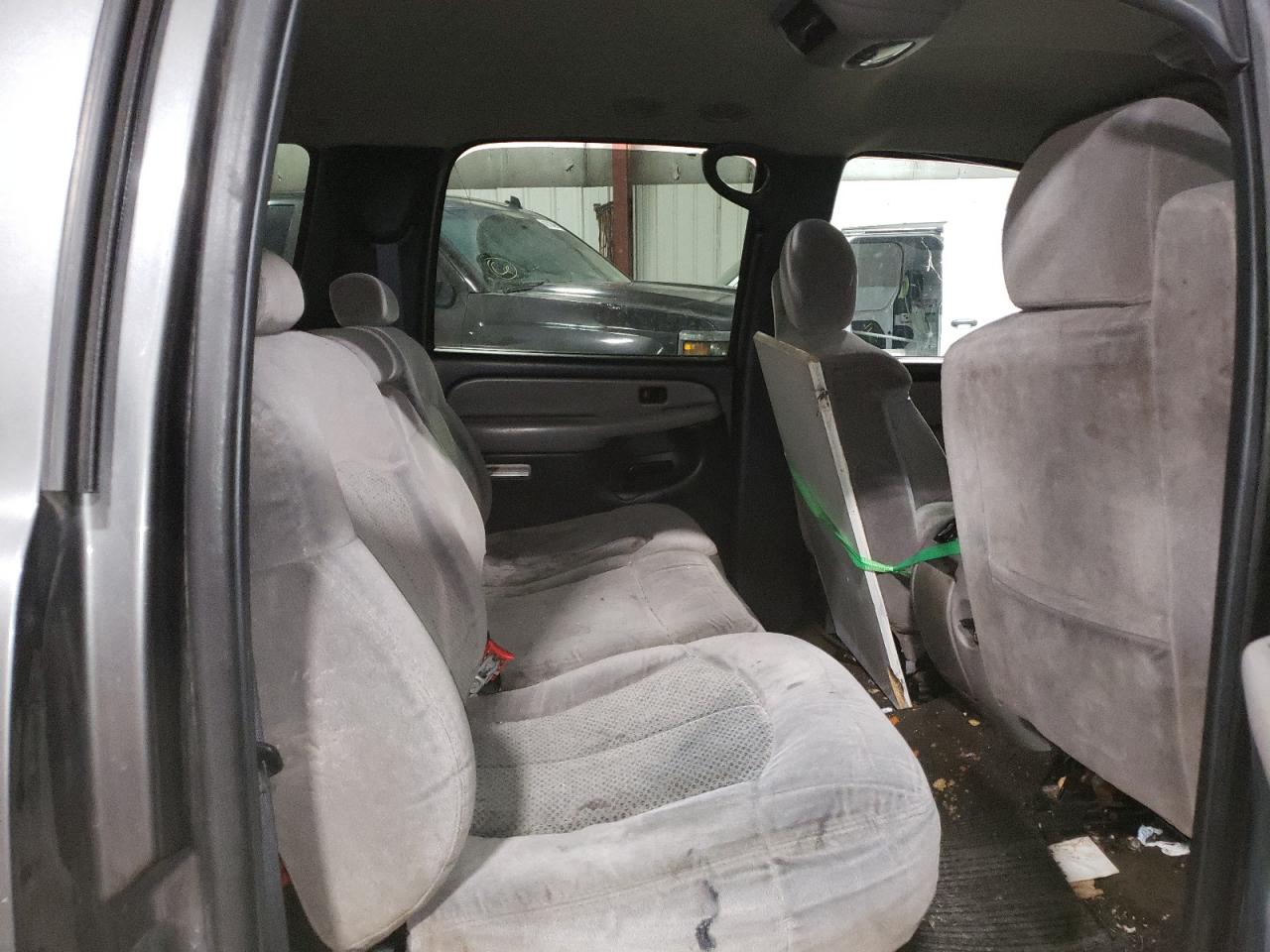 2001 Chevrolet Suburban - Image 11