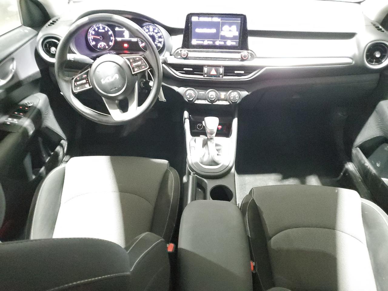 2024 Kia Forte - Image 8