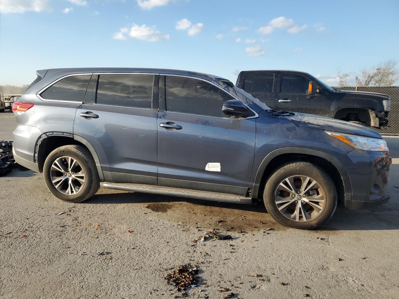 2019 Toyota Highlander - Image 4
