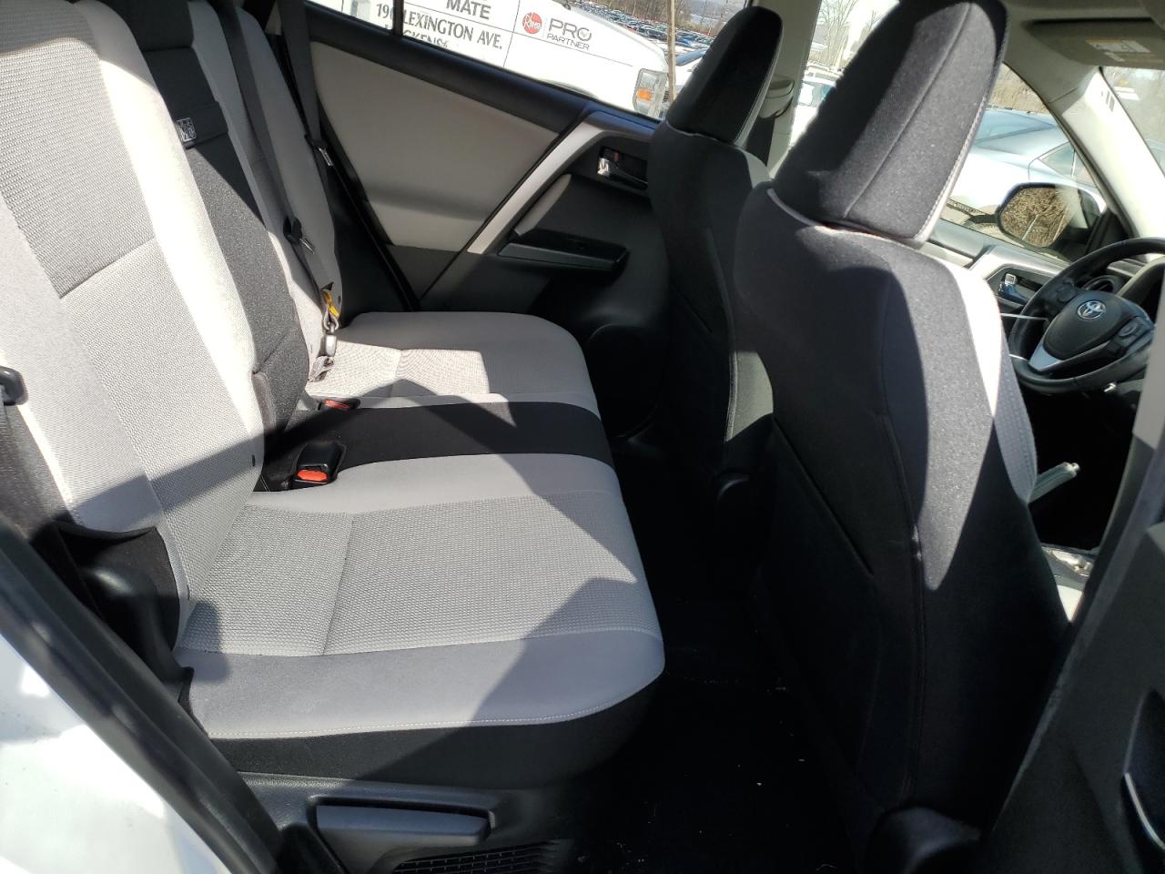2016 Toyota RAV 4 - Image 11