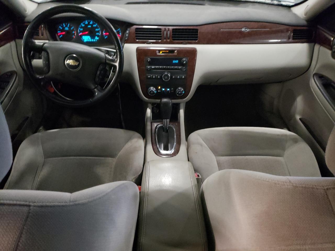 2011 Chevrolet Impala - Image 8