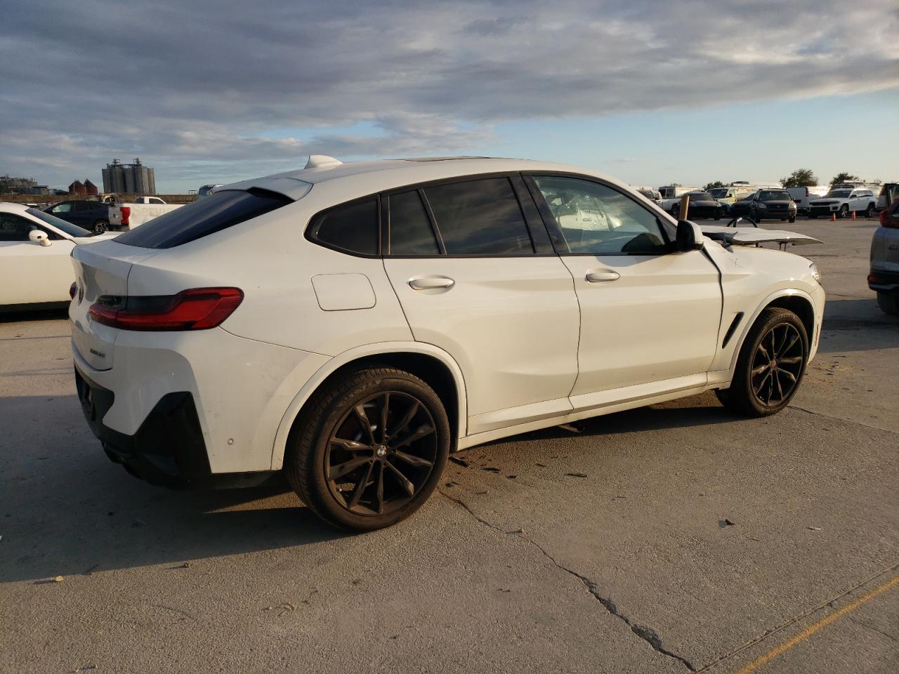2024 BMW X4 - Image 3