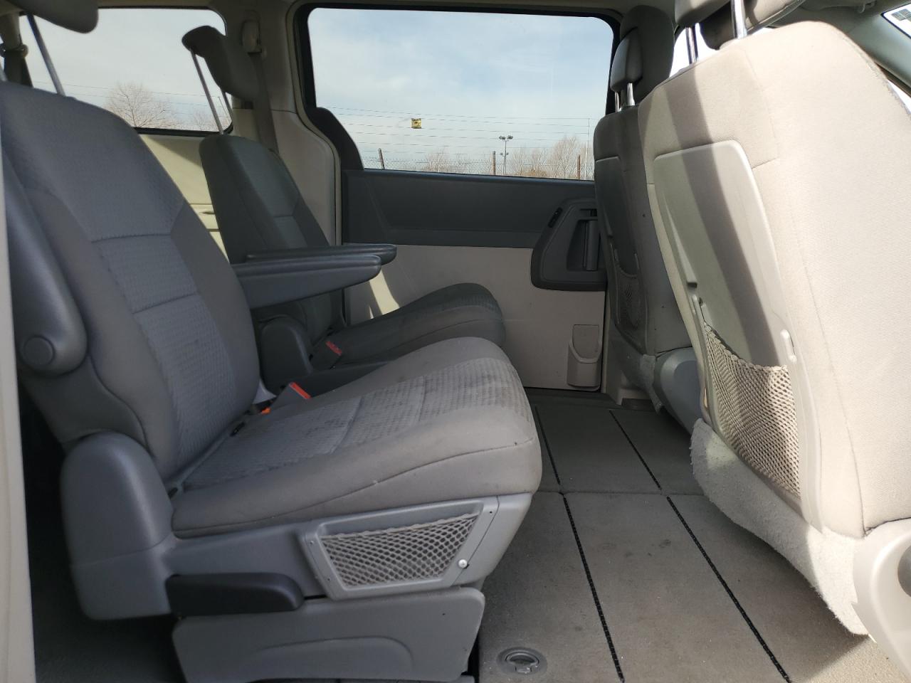 2010 Dodge Caravan - Image 11