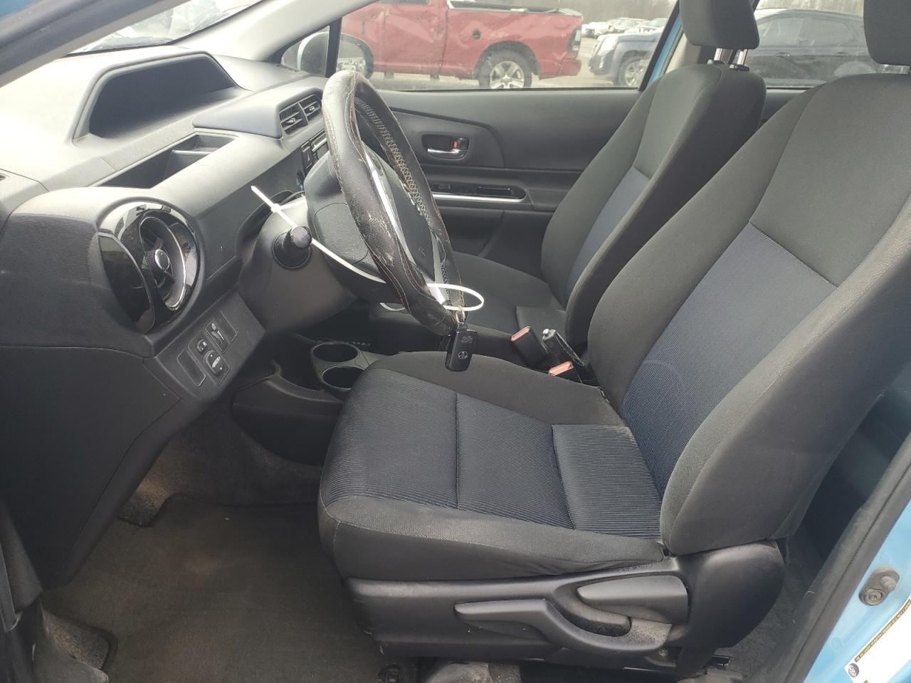 2015 Toyota Prius - Image 7