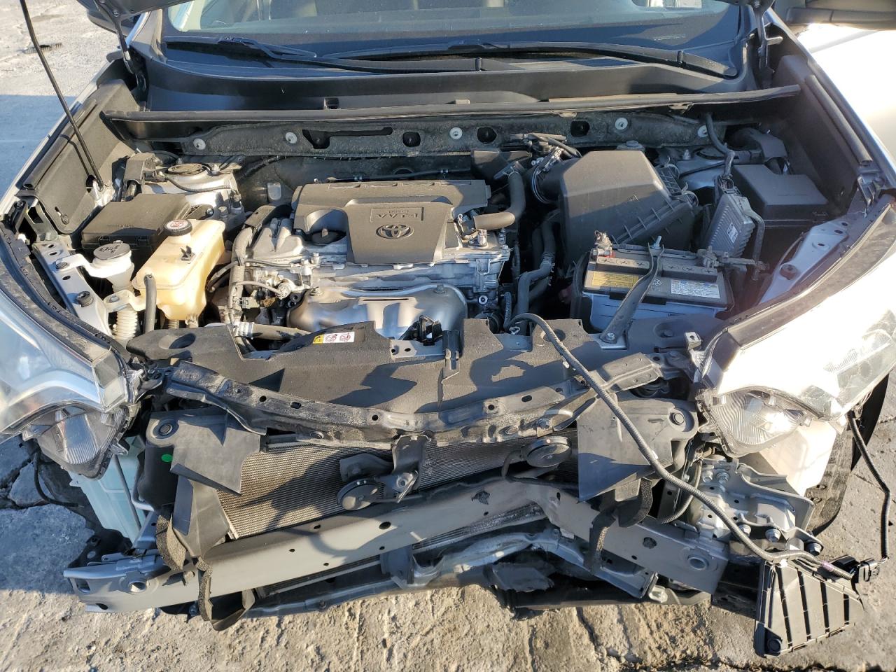 2018 Toyota RAV 4 - Image 12