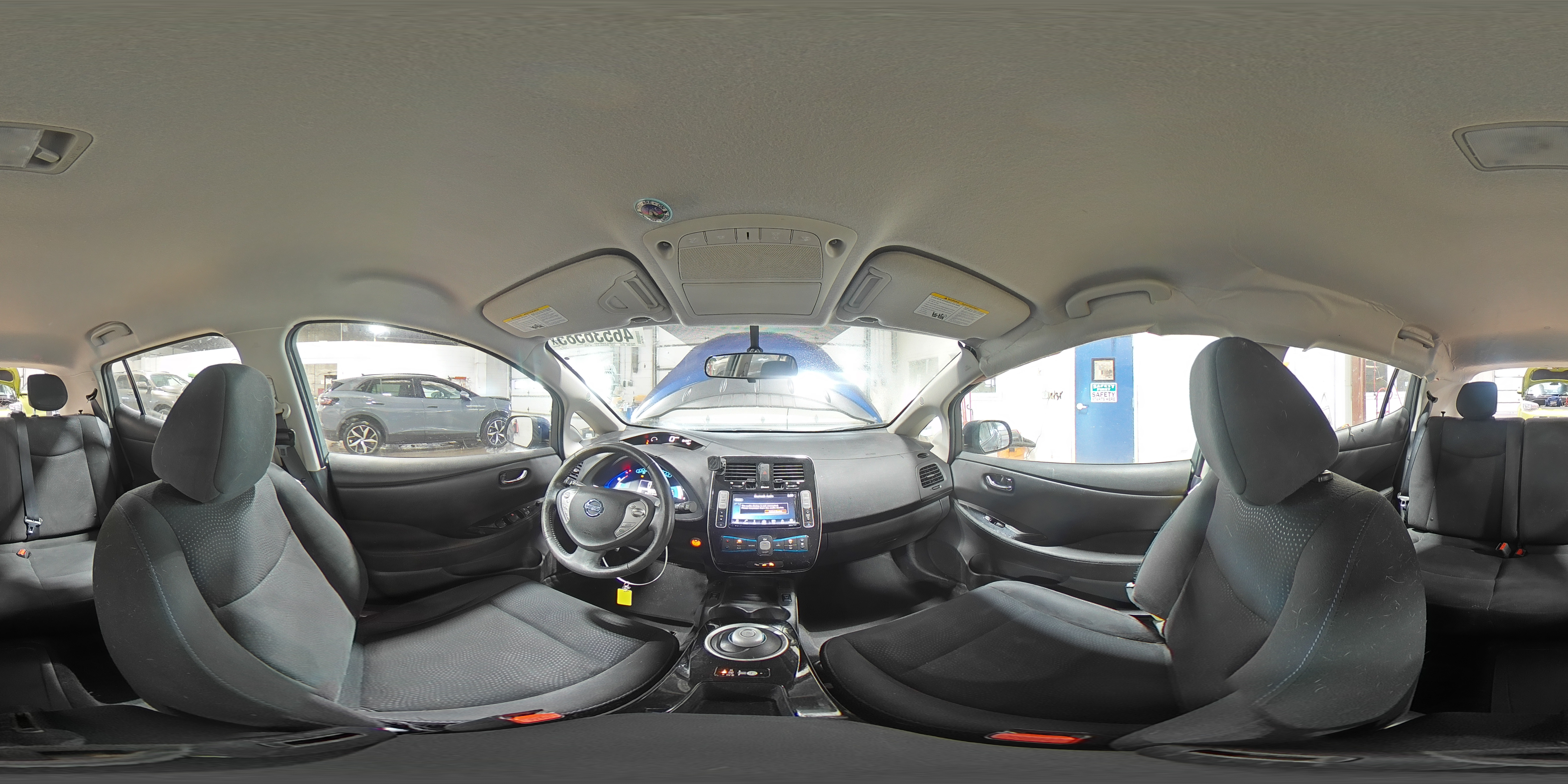 2017 Nissan Leaf - Image 13