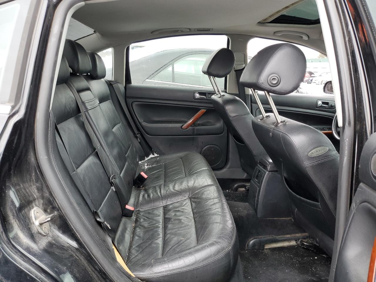 2003 Volkswagen Passat - Image 10