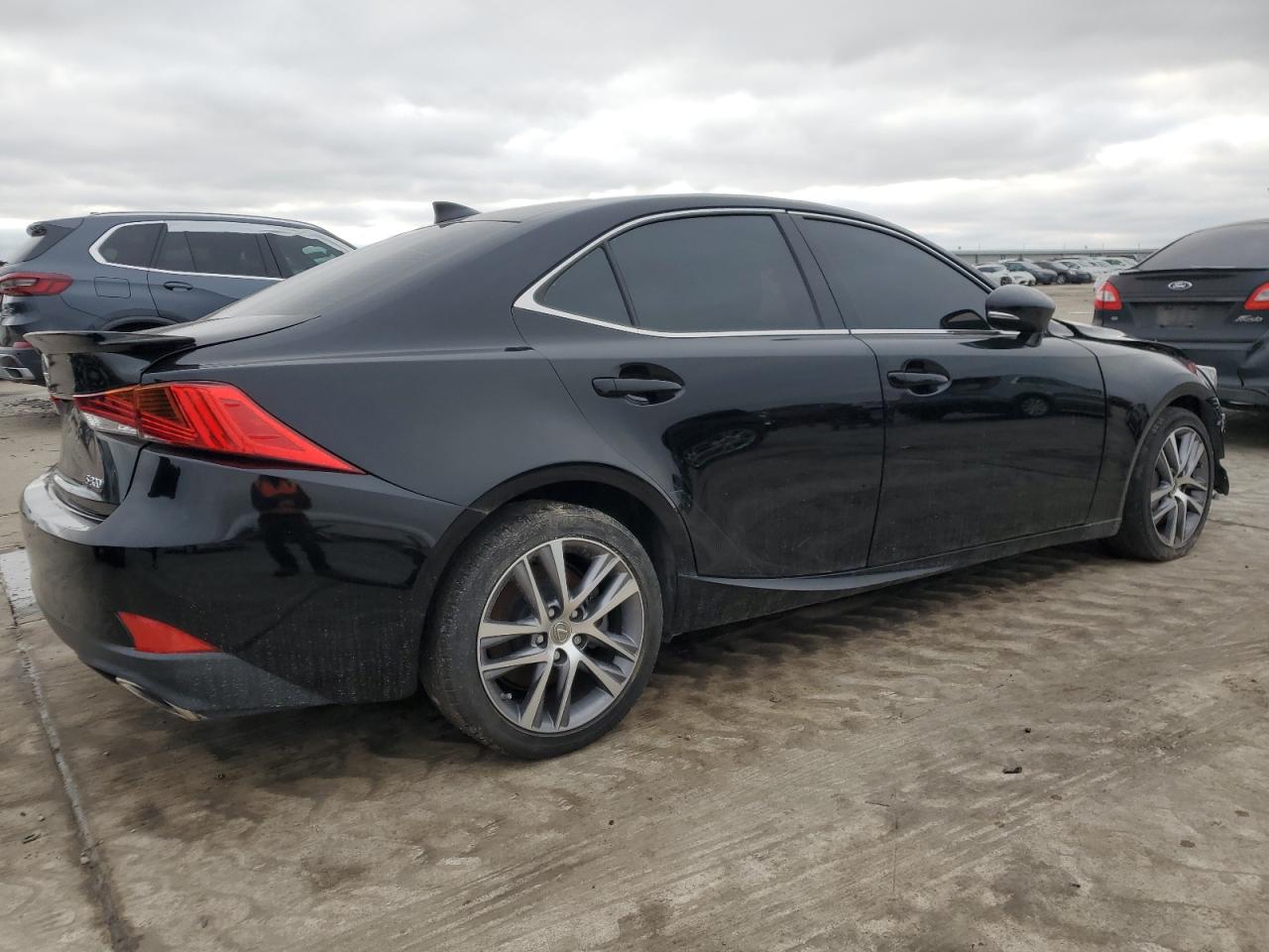 2020 Lexus IS - Image 3