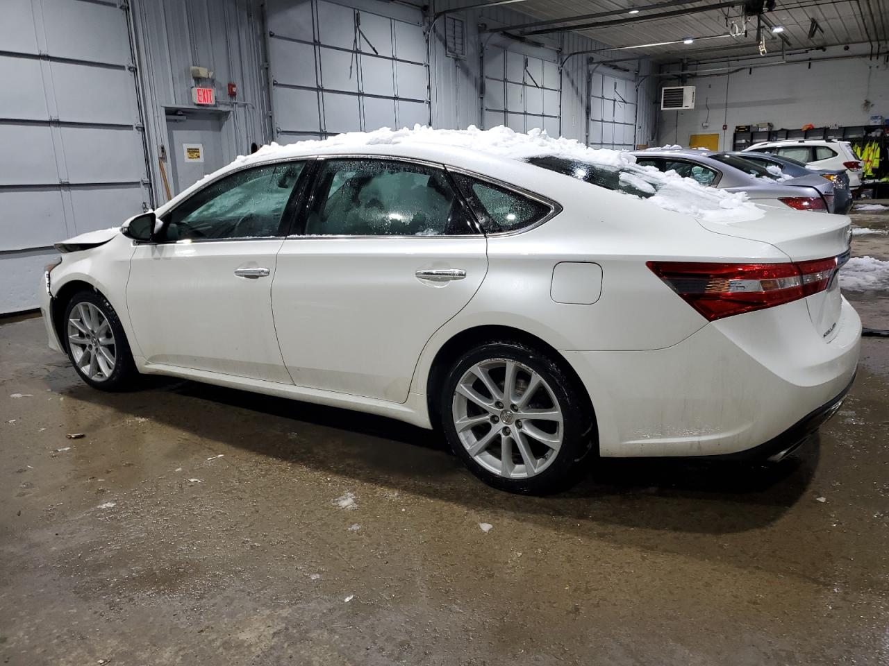 2013 Toyota Avalon - Image 2