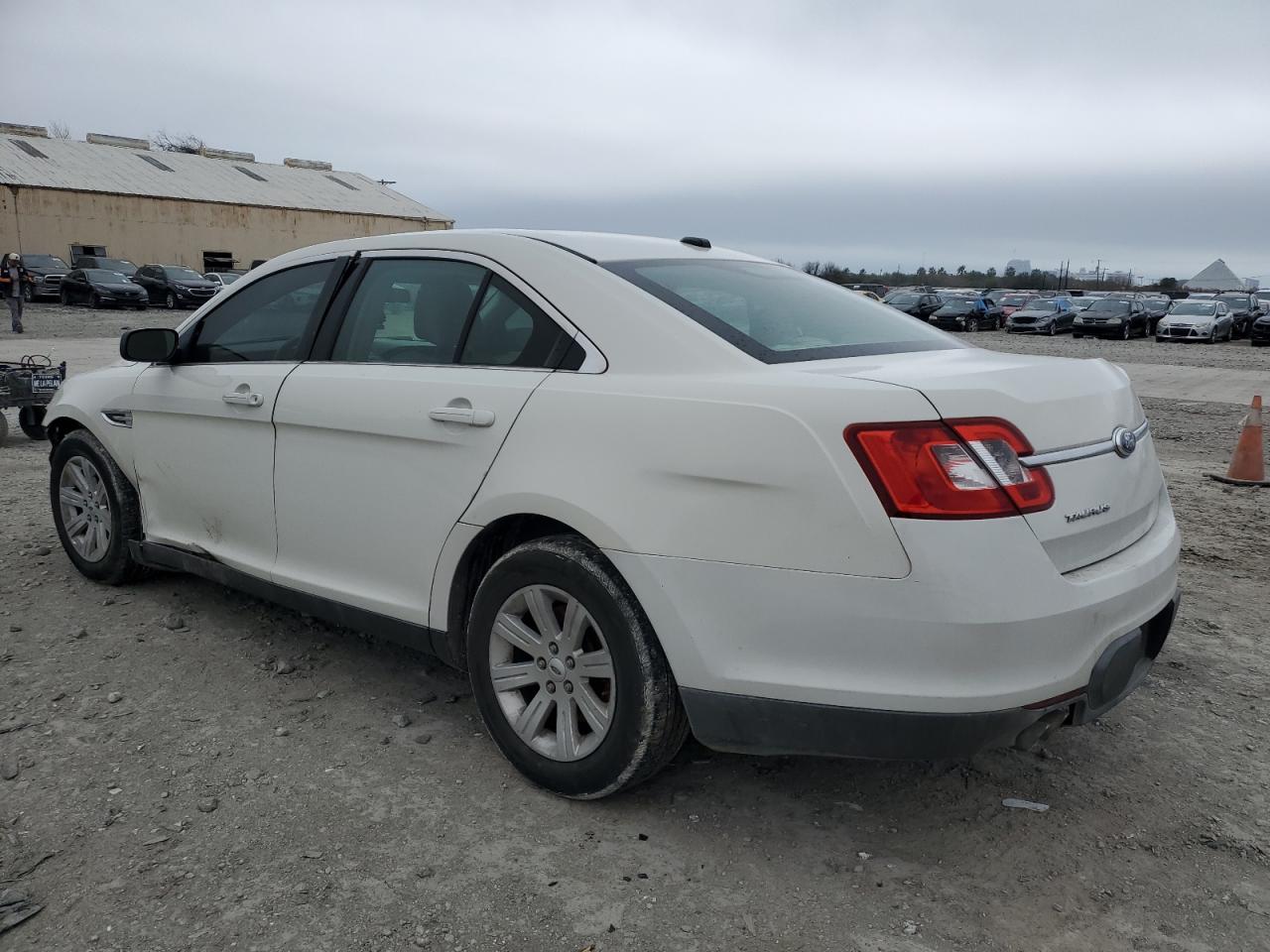 2011 Ford Taurus - Image 2