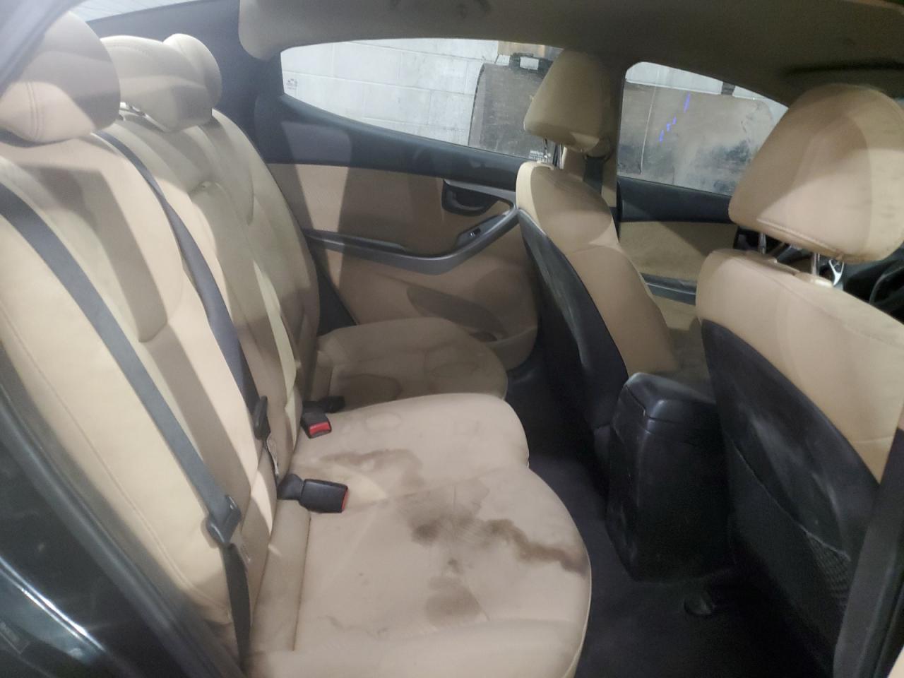 2011 Hyundai Elantra - Image 10