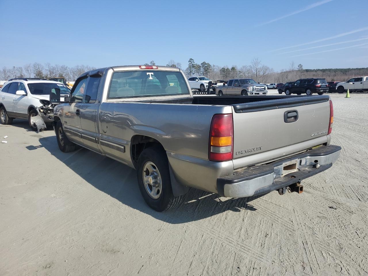 2000 Chevrolet Silverado - Image 2
