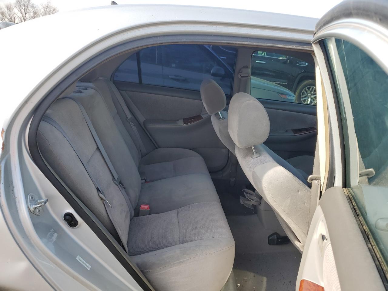 2005 Toyota Corolla - Image 10