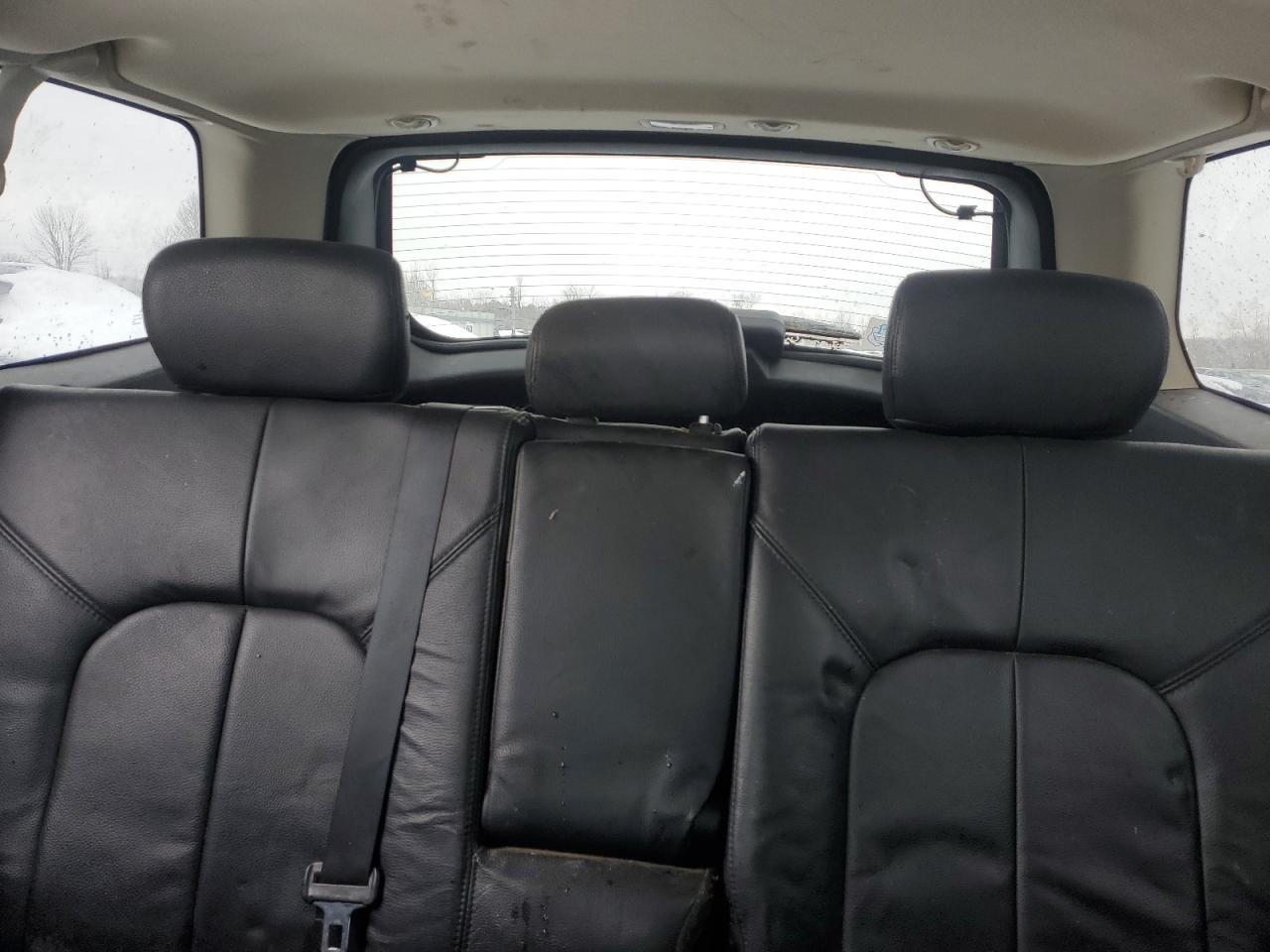 2011 Mitsubishi Endeavor - Image 10