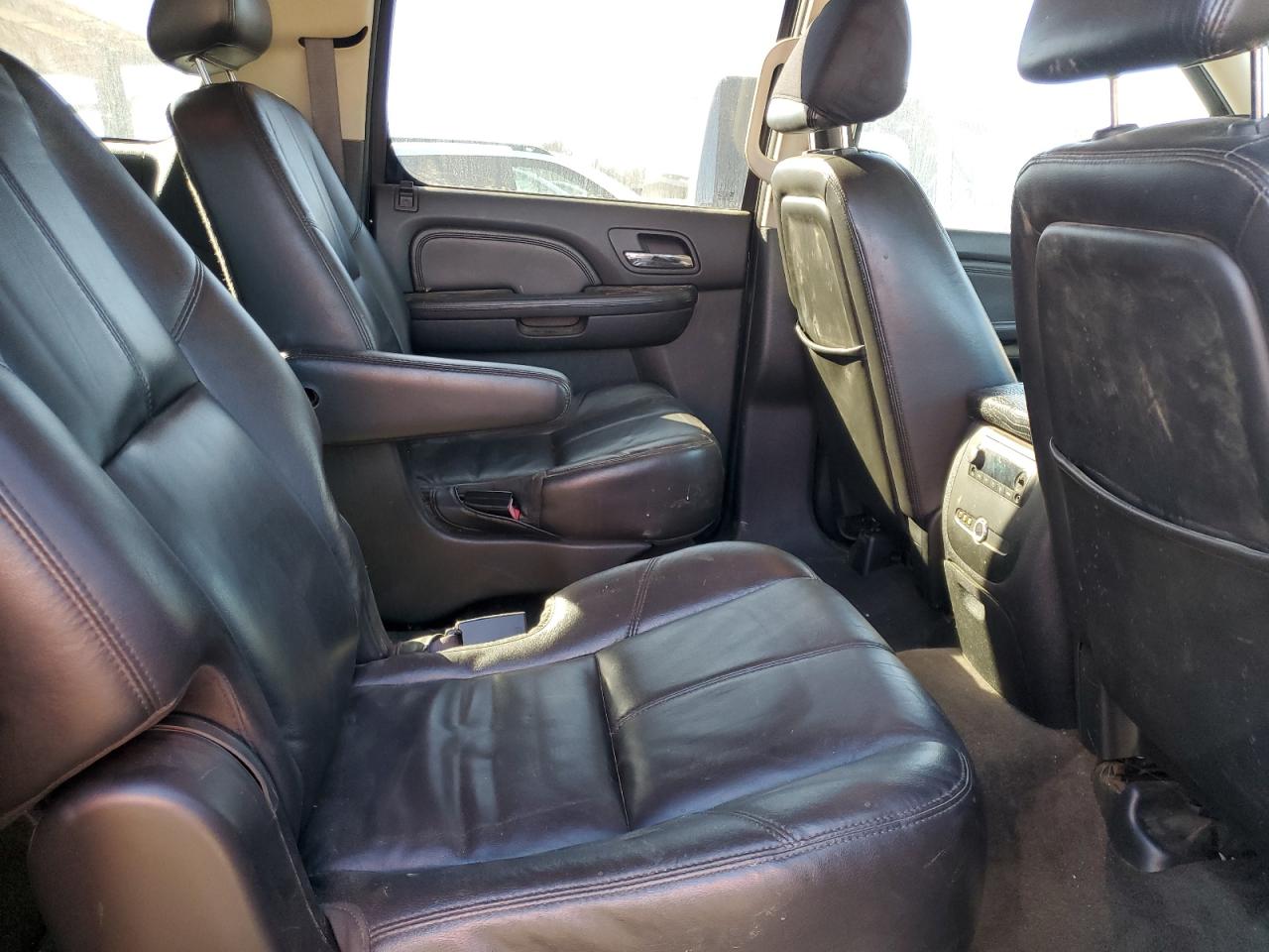 2008 GMC Yukon - Image 11