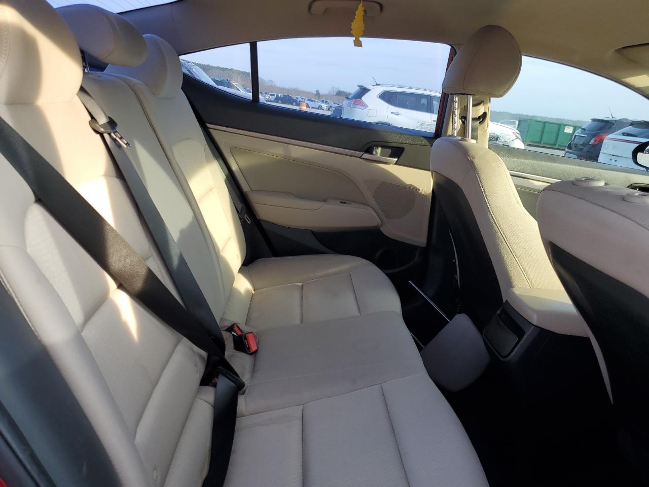 2017 Hyundai Elantra - Image 10
