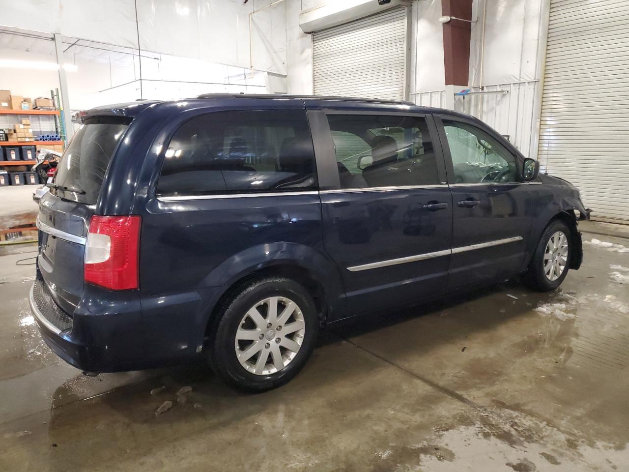 2014 Chrysler Town & Country - Image 3