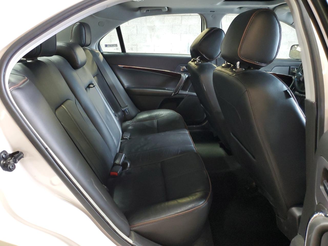 2012 Lincoln MKZ - Image 10