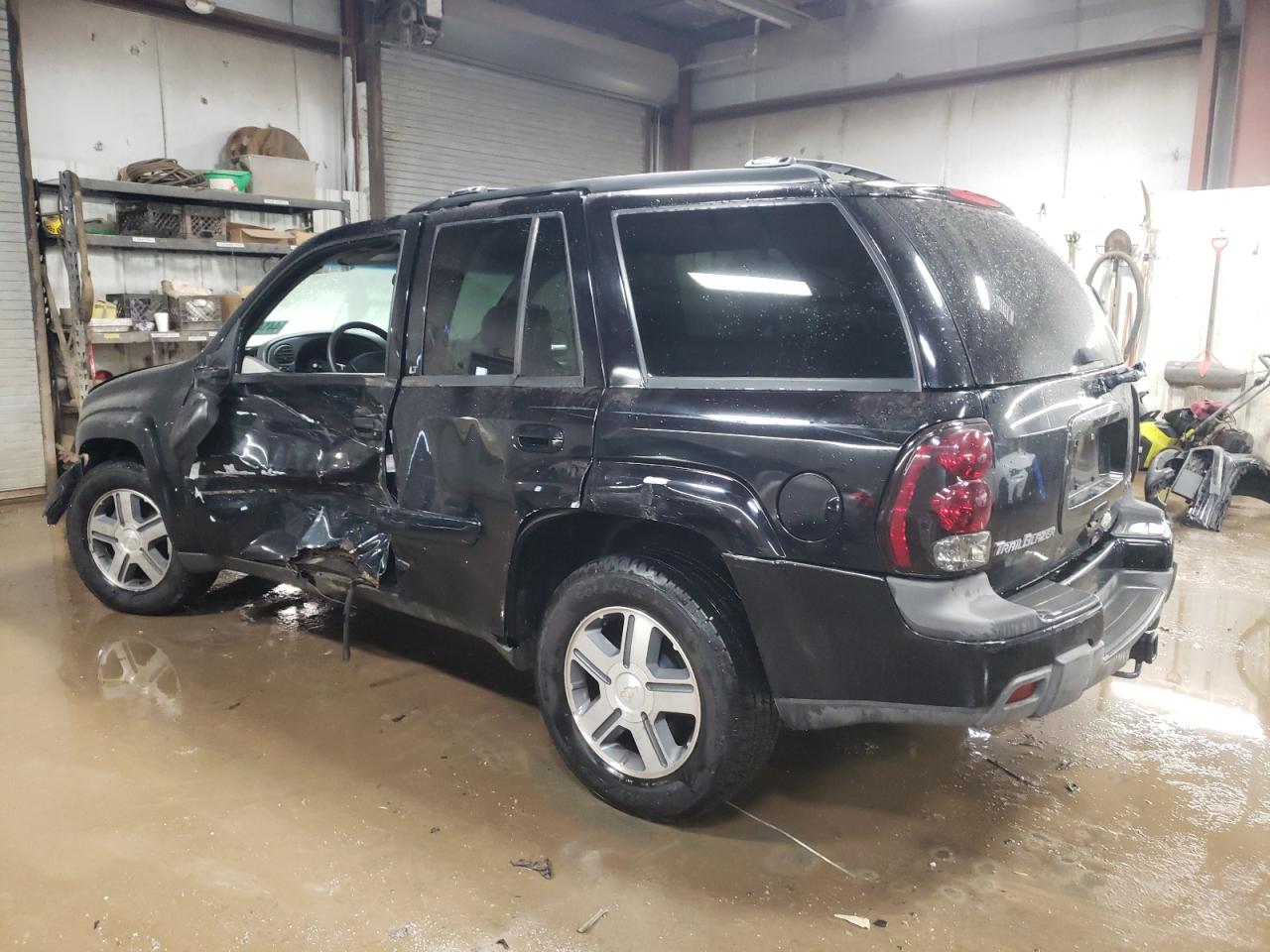 2004 Chevrolet TrailBlazer - Image 2