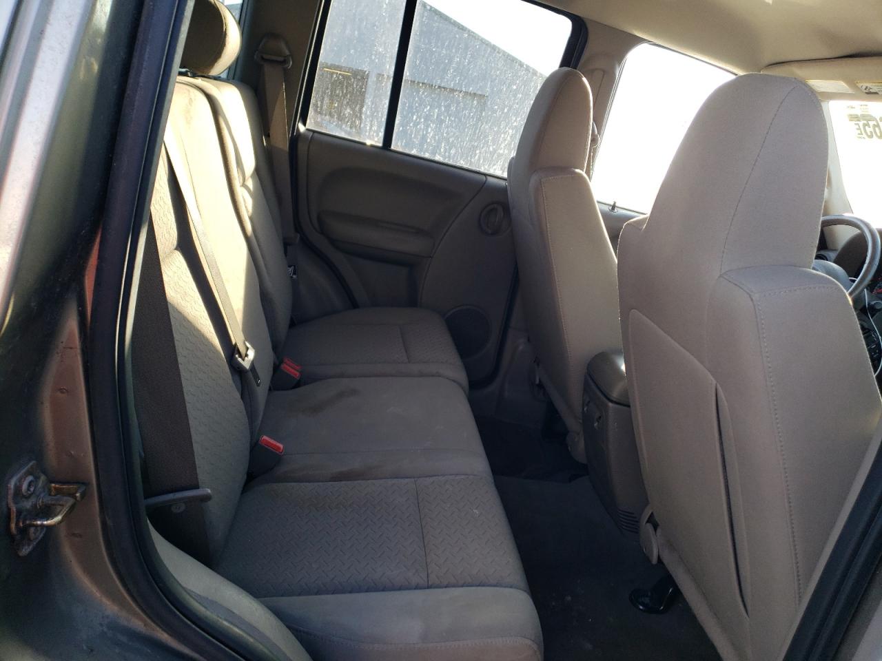 2006 Jeep Liberty (North America) - Image 11