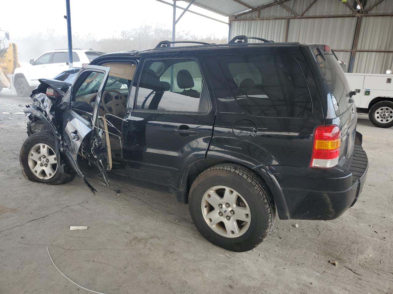 2006 Ford Escape - Image 2
