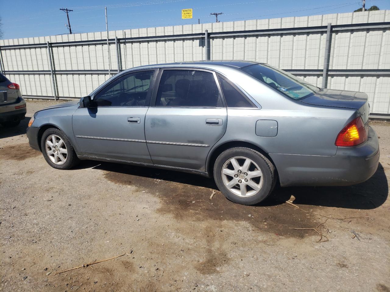 2001 Toyota Avalon - Image 2