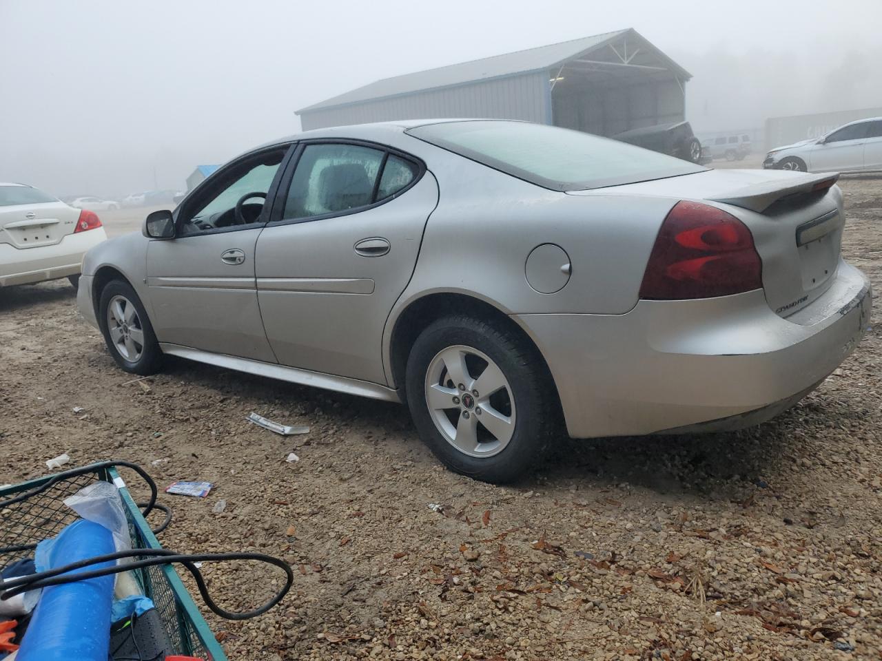 2006 Pontiac Grand Prix - Image 2