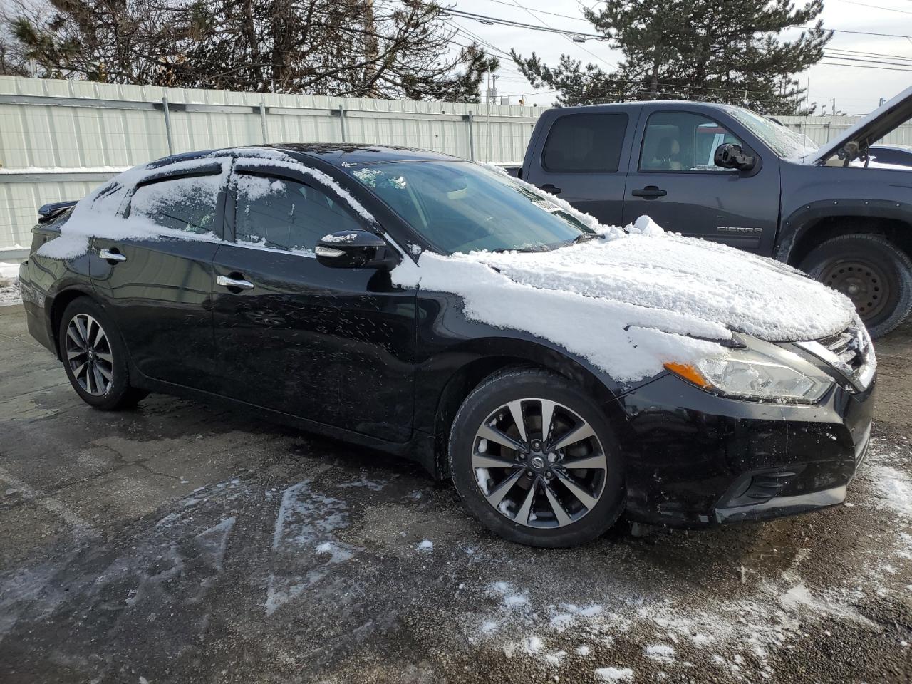 2016 Nissan Altima - Image 4