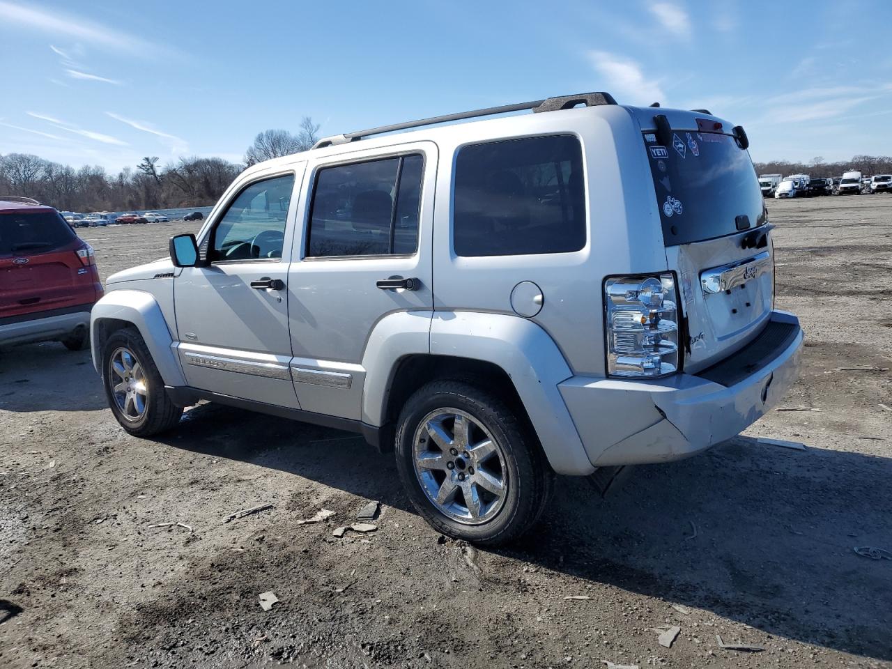 2012 Jeep Liberty (North America) - Image 2