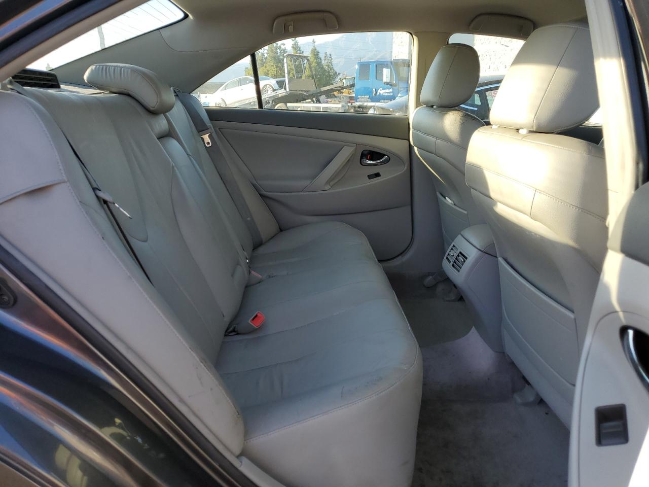 2009 Toyota Camry - Image 10