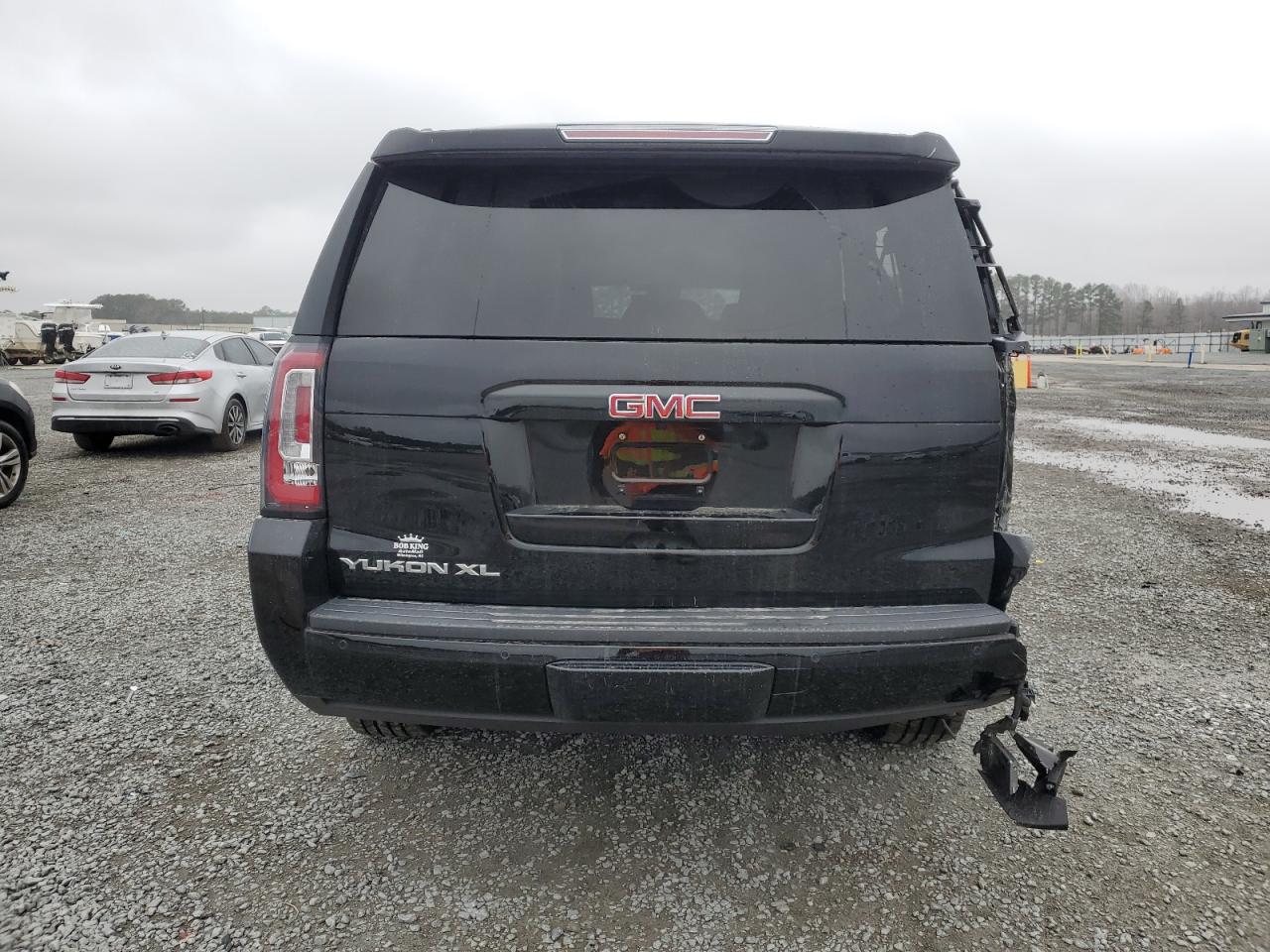 2016 GMC Yukon - Image 6