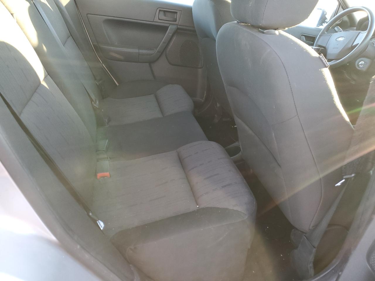 2010 Ford Focus - Image 10