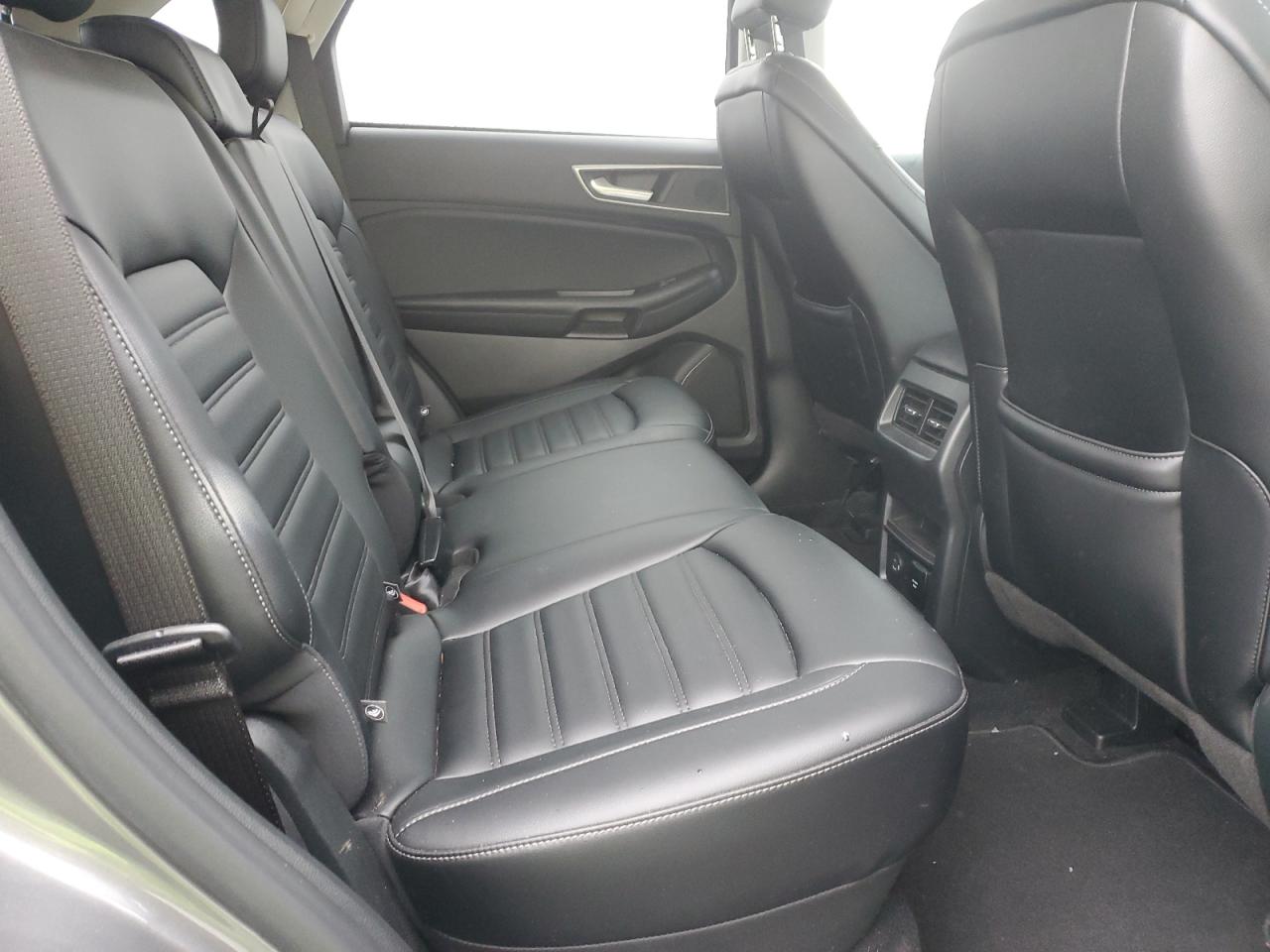 2022 Ford Edge - Image 11
