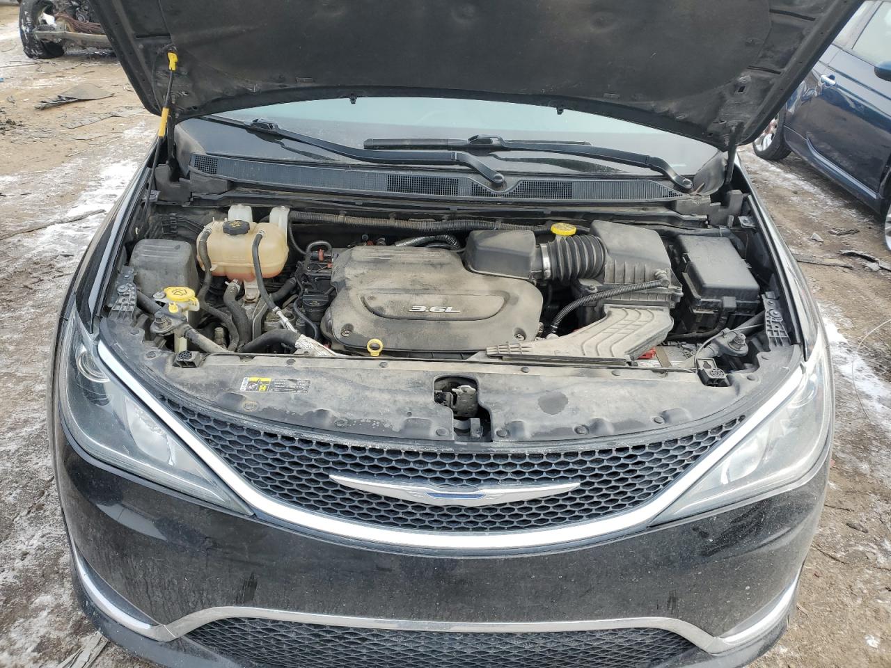 2017 Chrysler Pacifica - Image 12