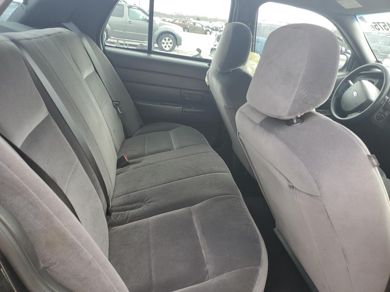 2008 Ford Crown Victoria - Image 10