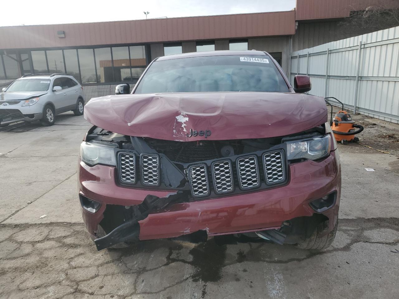 2018 Jeep Grand Cherokee - Image 5