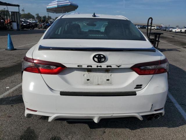  TOYOTA CAMRY 2021 Biały