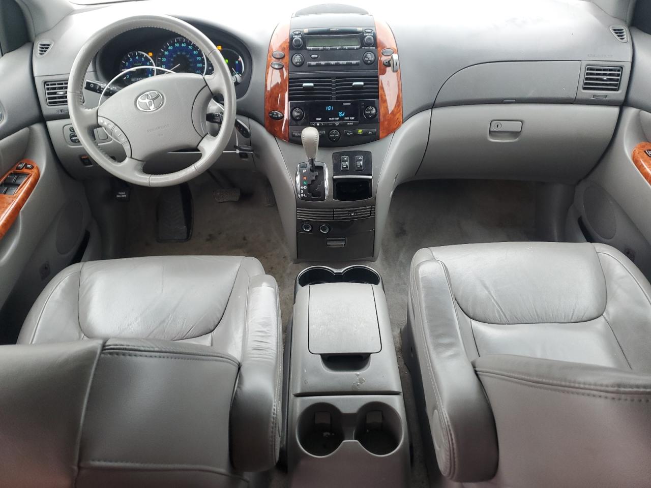 2008 Toyota Sienna - Image 8