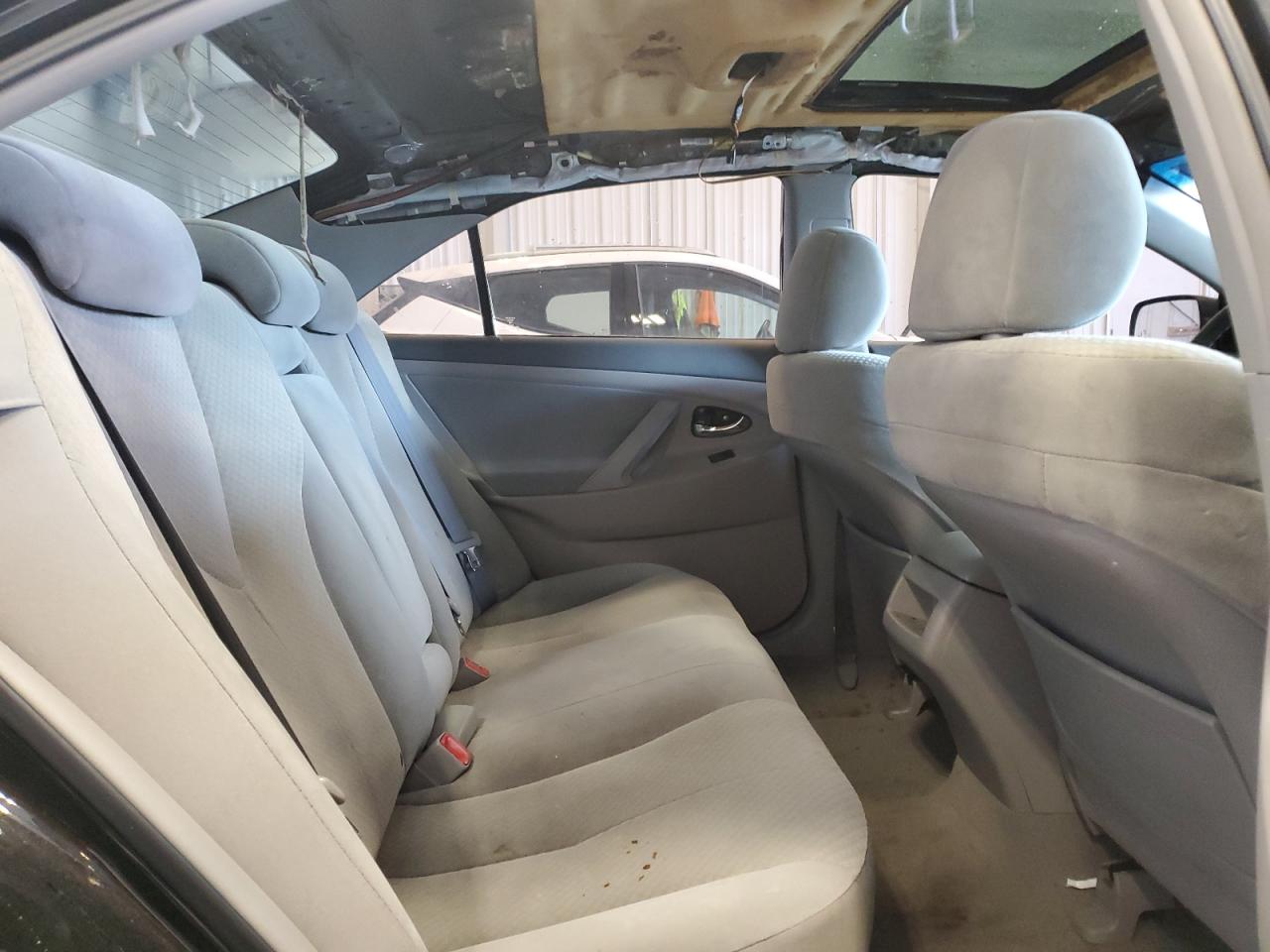 2009 Toyota Camry - Image 10