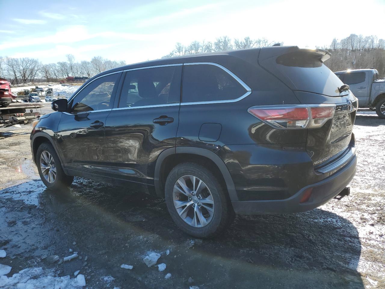 2015 Toyota Highlander - Image 2