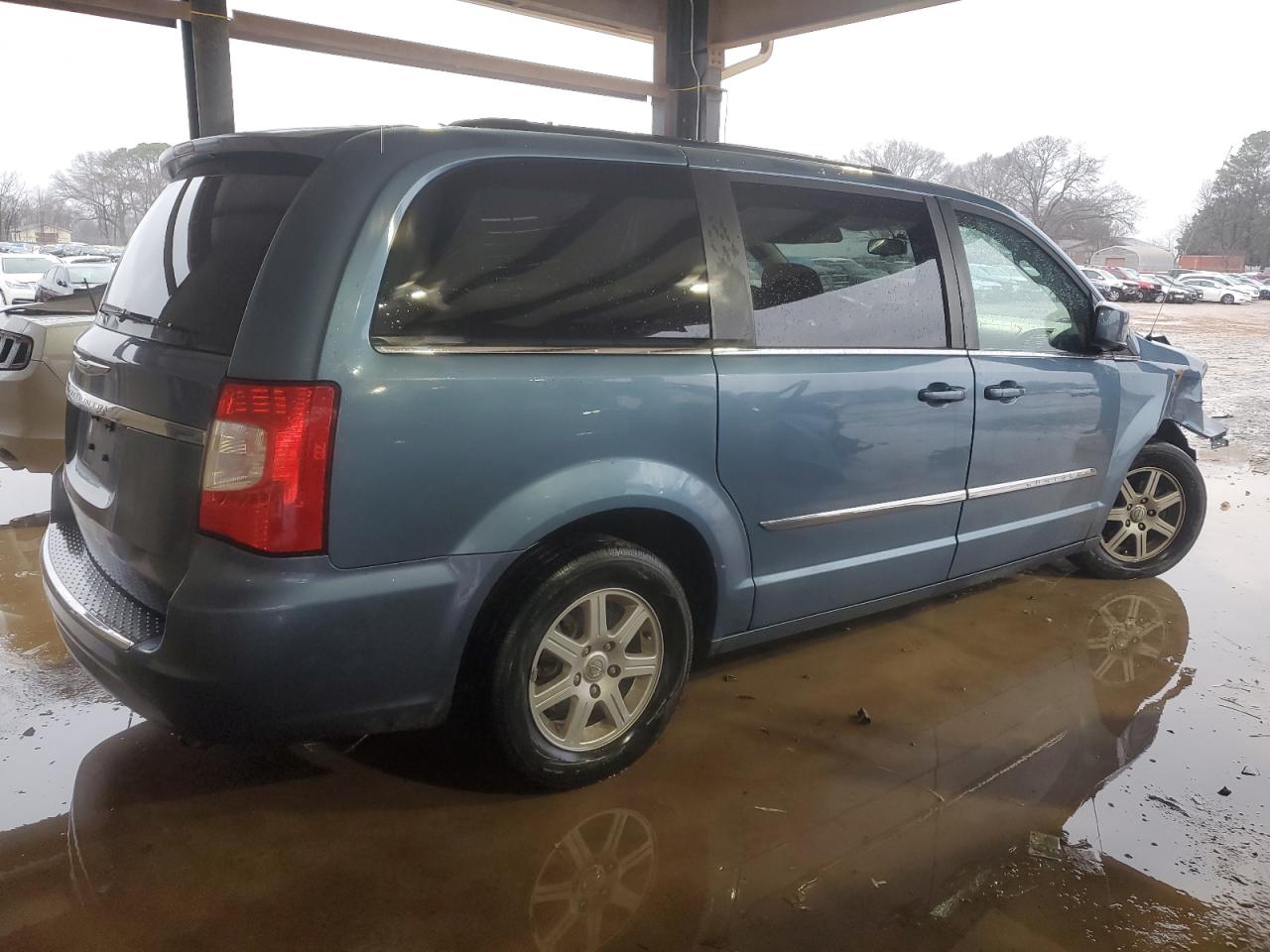 2012 Chrysler Town & Country - Image 3
