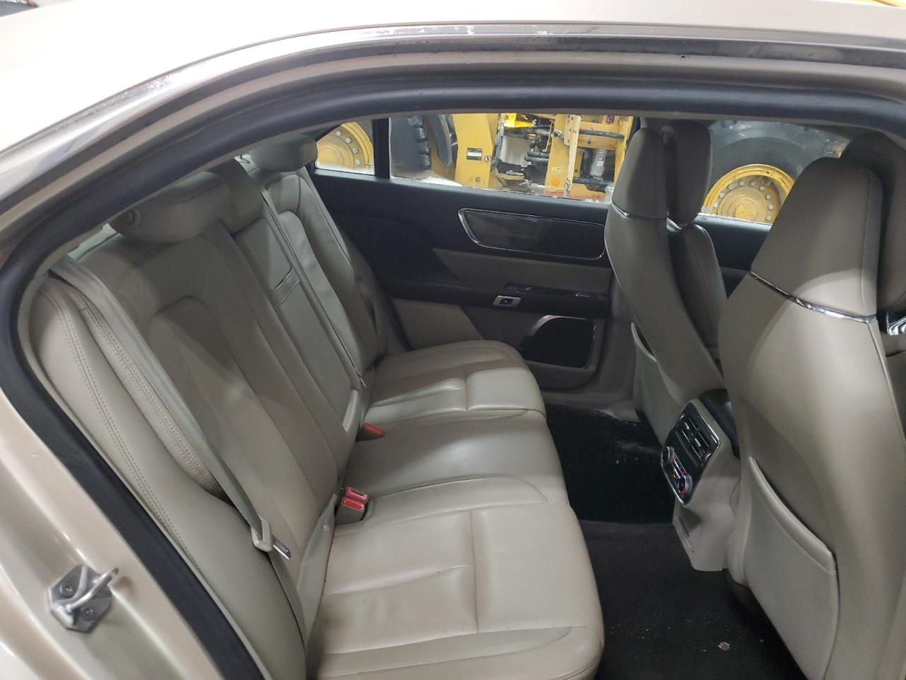 2017 Lincoln Continental - Image 10