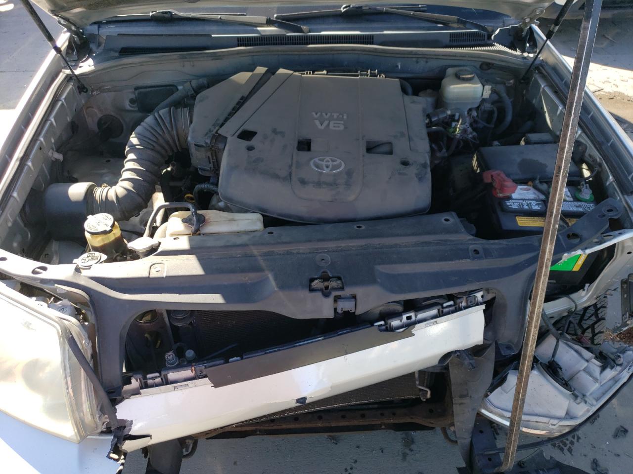 2005 Toyota 4Runner - Image 13