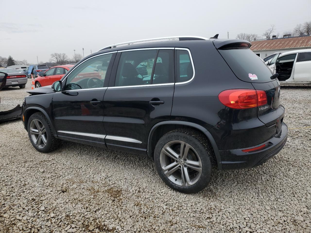 2017 Volkswagen Tiguan - Image 2